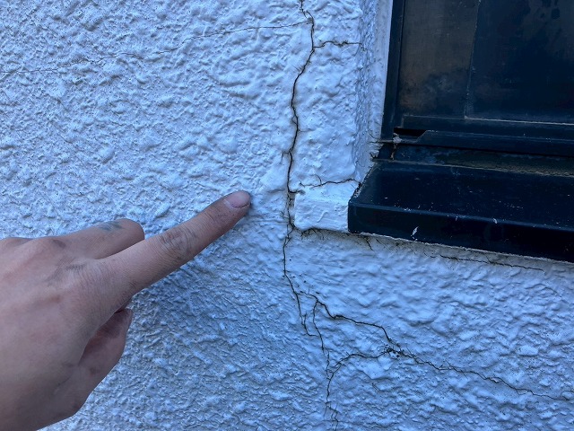 外壁のクラック写真